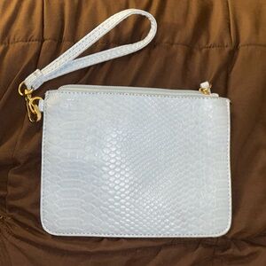 Medium wristlet clutch
